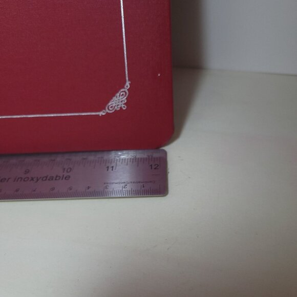 Creative Memories Original 12x12 Red Album w/15 wh pages and Gold foil/trim - Picture 10 of 15